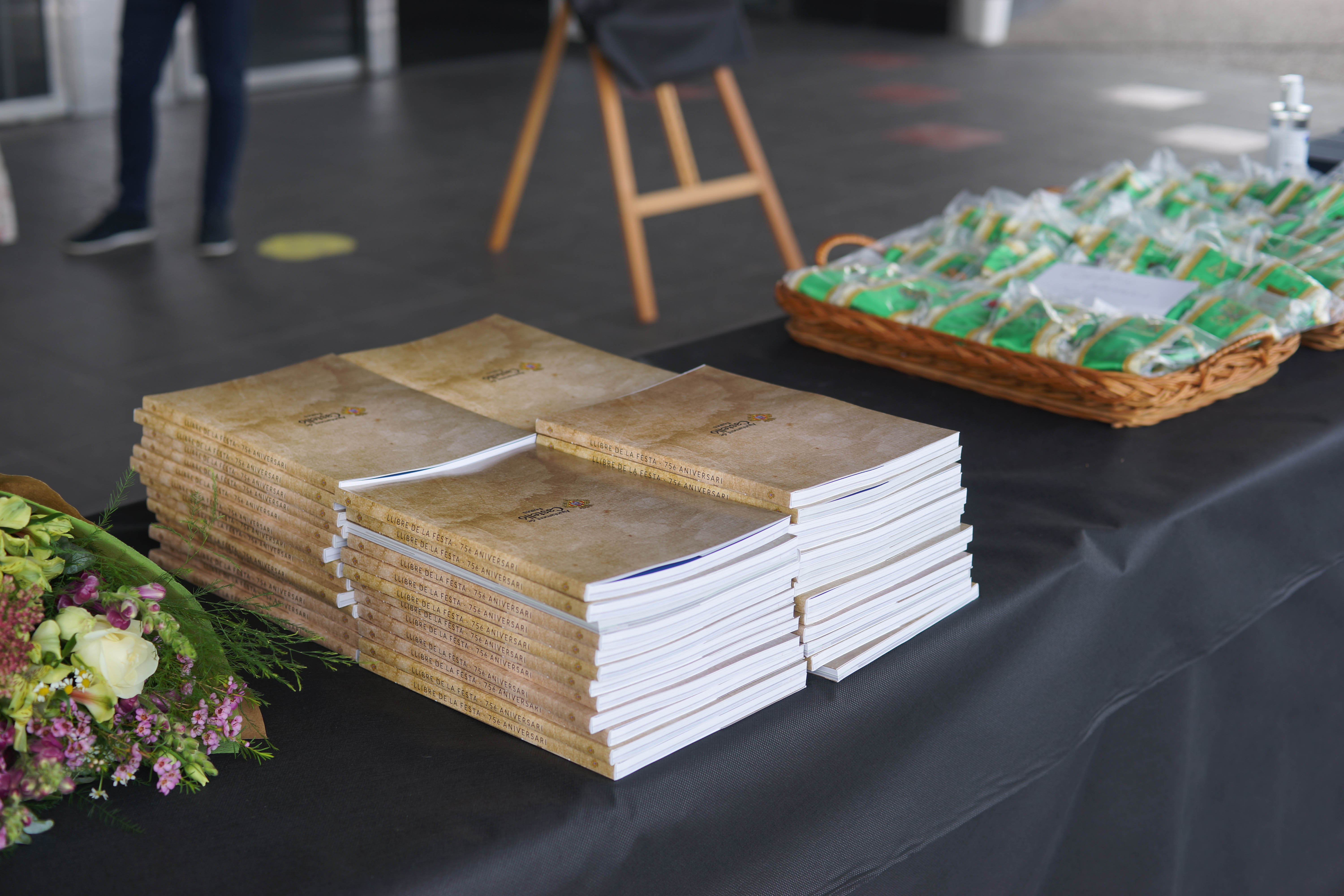 Llibres de la festa repartidos